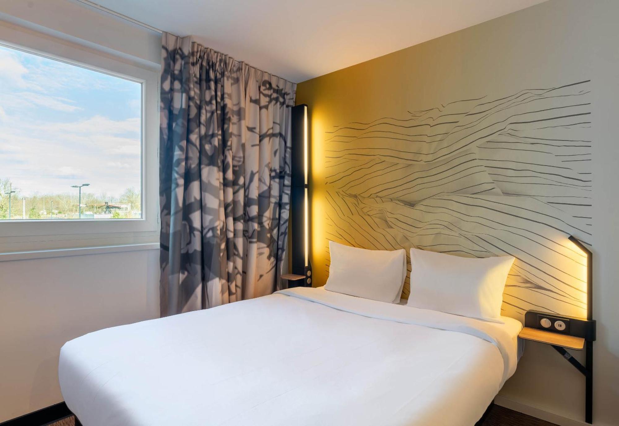 Hotel Massieux 2*